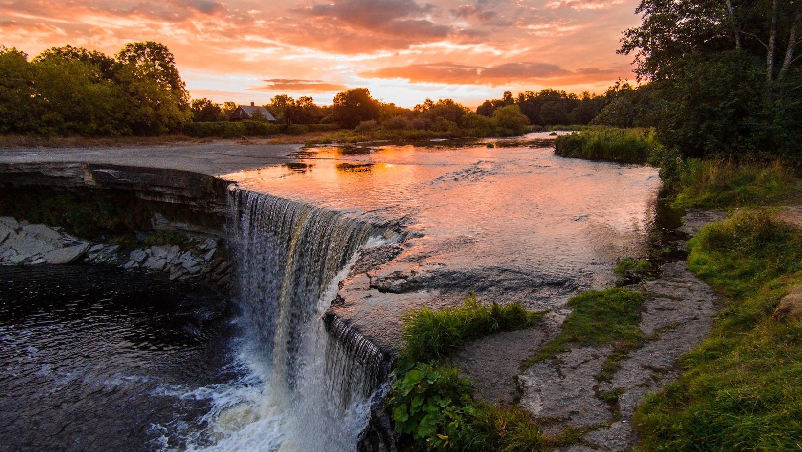 30 Stunning Waterfall Trails